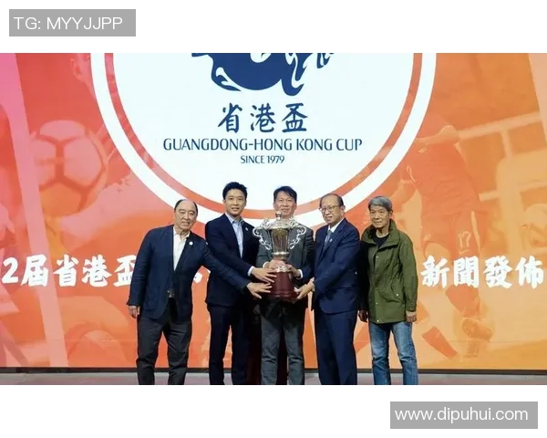 香港足球明星队霍启山携手球迷共创辉煌未来展现足球热情与团结精神