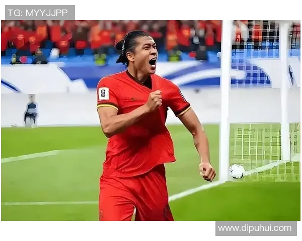 49岁足球明星重返赛场展现传奇风采引发球迷热议与感动